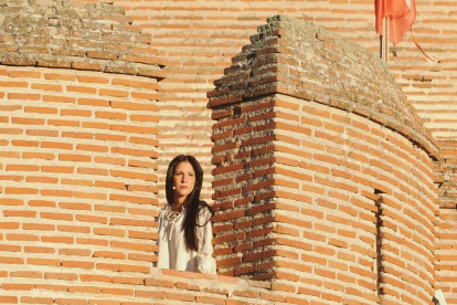 Representación del encuentro entre la Reina Juana y la Reina Isabel en el Castillo de la Mota de Medina del Campo.- PHOTOGENIC