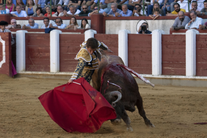 Corrida de toros en la tarde del viernes en la Plaza de Toros de Valladolid. José Salvador