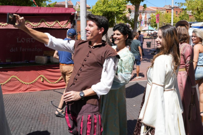 Recreación de la llegada de los infantes Isabel y Alfonso en la Semana Renacentista de Medina del Campo.- J.M. LOSTAU