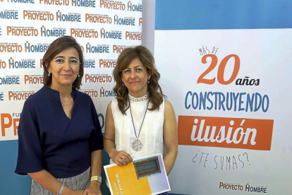 Mª Paz de la Puente y Ana Macías Rodríguez, durante el acto.-ICAL