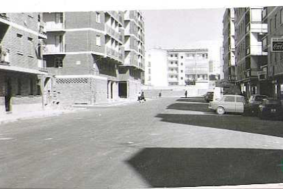 Vista de la calle Cardenal Torquemada en 1970, a la derecha, bar 'Munich'. - ARCHIVO MUNICIPAL DE VALLADOLID