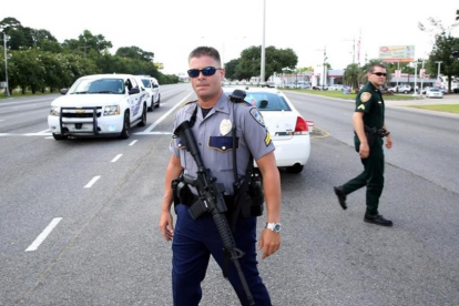 La policía ha rodeado el lugar donde se ha producido el tiroteo.-REUTERS / JOE PENNEY