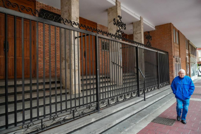 Parroquia de Santa Teresa de Jesús en la calle Cardenal Torquemada de Valladolid. - J.M. LOSTAU