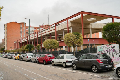Edificio en obras de la Oficina Integral de la Seguridad Social en la calle Cardenal Torquemada de Valladolid. - J.M. LOSTAU