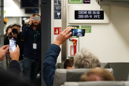 Velocidad de 200 km/h del tren en su recorrido a través de la variante de Pajares. -E.M.