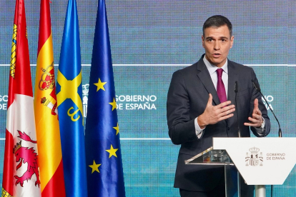 Comparecencia del presidente del Gobierno de España, Pedro Sánchez, tras la llegada del tren.- ICAL