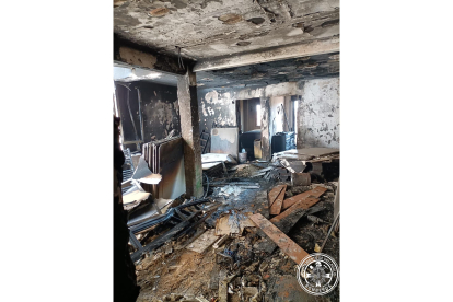 Interior de la vivienda afectada por las llamas.- BOMBEROS DE VALLADOLID