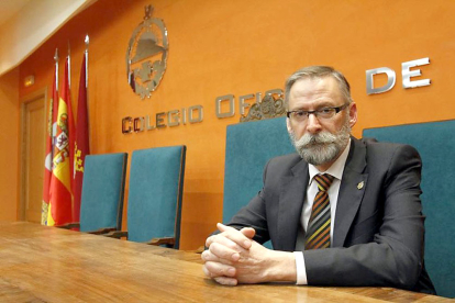 El presidente del Consejo de Colegios de Veterinarios de Castilla y León, Luciano Díez. D. L.