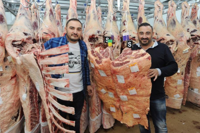 Lucho y Roberto son la tercera generación de la familia Arce dedicada a la carne y hoy tienen como clientes a los mejores restaurantes de España.-I. L. MURILLO