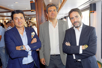 Manuel Francisco Vicente, Miguel García y José Manuel Laustalet (Vodafone).