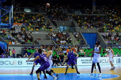 Copa de Castilla y León. Zunder Palencia-Real Valladolid baloncesto. / TOMÁS ALONSO