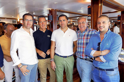 Luis Amo, Alfonso Giménez, Pablo Amo, José María Amo y David Muñoz (Scania Diasa).