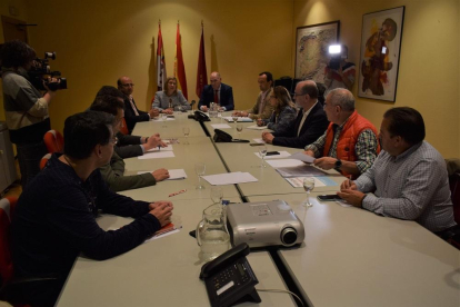 La consejera de Economía y Hacienda, Pilar del Olmo, en una reunión en la Delegación Territorial de la Junta en León con el grupo de trabajo creado sobre Vestas con la Fundación Anclaje-EUROPA PRESS