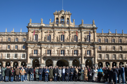 El Ayuntamiento de Salamanca se suma a las concentraciones silenciosas convocadas por la FEMP con motivo del primer aniversario de la guerra de Ucrania.