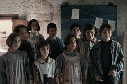 El grupo de jóvenes actores que interpretan a los alumnos de Benaiges. FILMAX