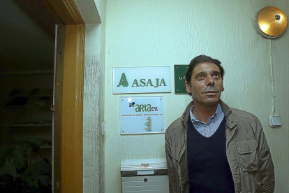 Lino Rodríguez, a la puerta de Asaja en una imagen de archivo.-ICAL