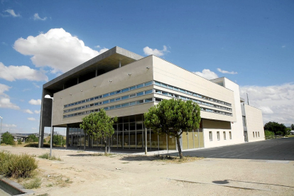 La fachada del Instituto de Oftalmobiología Aplicada (IOBA) de la Universidad de Valladolid. / E.M.