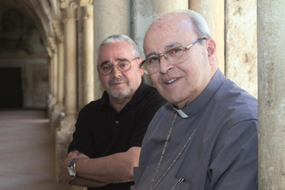 El arzobispo emérito de La Habana, cardenal Ortega, junto al secretario general de la Fundación Las Edades del Hombre, Gonzalo Jiménez, en Valbuena de Duero.-ICAL