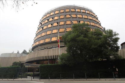 El edificio del Tribunal Constitucional, en Madrid.-EFE / BALLESTEROS