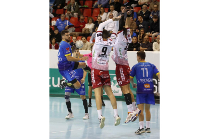 Imagen del partido Recoletas Atlético Valladolid-BM Logroño de la  Liga Asobal. / PHOTOGENIC