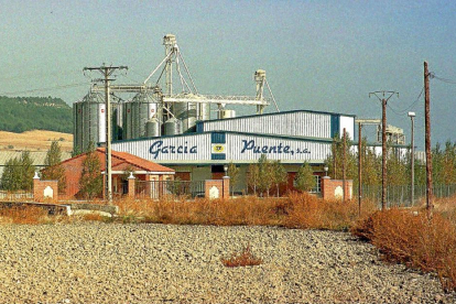 Naves de Avícola García Puente, en el término municipal de Olmedo.-EL MUNDO