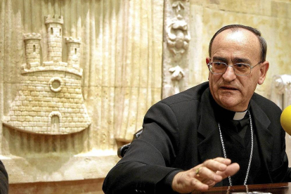 El obispo de Salamanca, Carlos López, en una foto de archivo.-ICAL