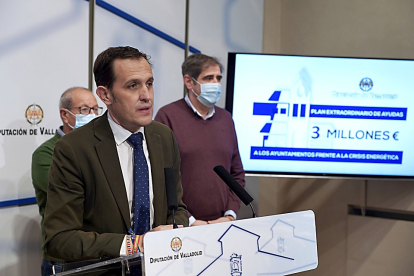 El presidente de la Diputación, Conrado Íscar, presenta el plan extraordinario en el Palacio de Pimentel.- ICAL