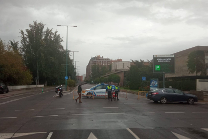 Primeros cortes de tráfico en Valladolid por la Vuelta ciclista.- @POLICIAVLL