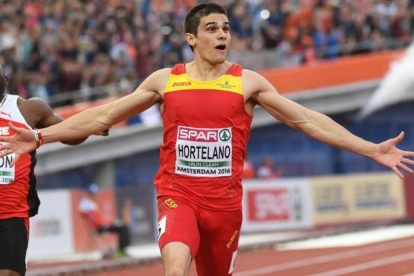 Bruno Hortelano, cuando ganó la medalla en los Europeos de Amsterdam.-AP / GEERT VANDEN WIJNGAERT
