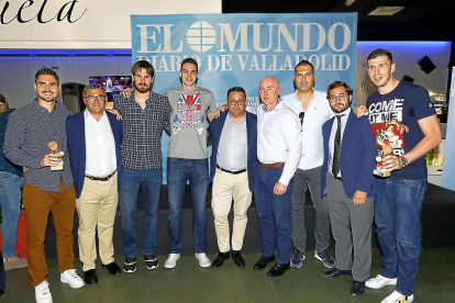 Alvarado, PacoGarcía, Jota, Reyes, Óscar Mendiluce,Mike Hansen, Saúl Hernández, IgnacioPereda y De laFuente.