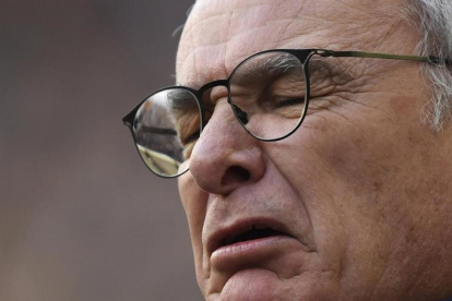 Ranieri se lamenta durante el partido que el Leicester perdió ante el Millwall en la 'Cup'.-TONY O'BRIEN