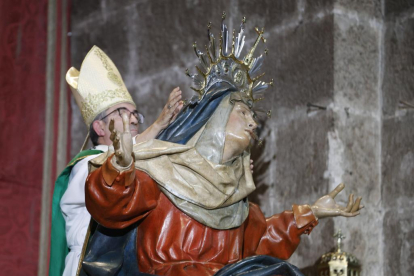 Coronación Canónica de la Santísima Virgen de los Dolores de la Vera Cruz, a cargo del arzobispo de la Diócesis de Valladolid, Luis Arguello. -PHOTOGENIC
