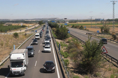 Imagen de la autovía de Castilla (A-62), a la altura de Dueñas (Palencia).-ICAL