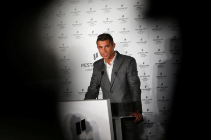 Cristiano Ronaldo, este domingo en la inauguración de su hotel en Lisboa.-REUTERS / PEDRO NUNES
