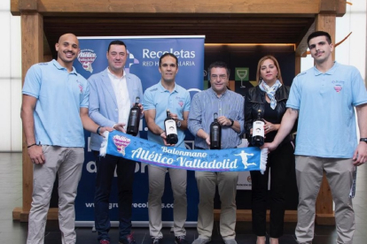 Presentación del acuerdo entre Ébano y Recoletas Atlético Valladolid con la Diputación y Alimentos de Valladolid como mediadores. / EL MUNDO