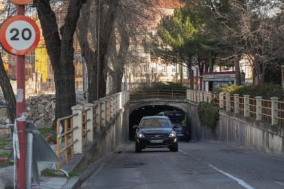 Barrio de Las Delicias, túnel para vehículos entre Avenida de Segovia y Labradores.- J. M. LOSTAU