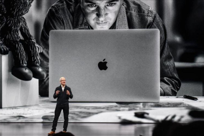 Tim Cook presenta el nuevo MacBook Air de Apple en Nueva York.-AFP / STEPHANIE KEITH