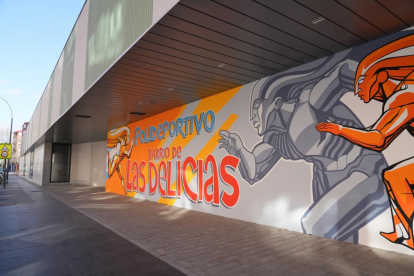 Barrio de Las Delicias, el recien inaugurado Polideportivo en calle del Arca Real.- J. M. LOSTAU