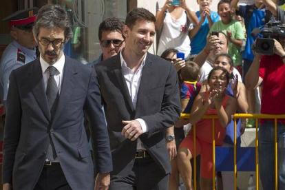 Leo Messi sale de los juzgados de Gavà tras declarar, en septiembre del 2013.-Joan Cortadellas