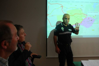 El Mayor de la policía municipal de Ponferrada (León), Arturo Pereira, durante la presentación de los protocolos del plan de movilidad para el Mundial de Ciclismo-Ical