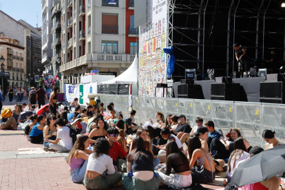 Ambiente previo al concierto de Rels B en Valladolid. / FiestasVLL