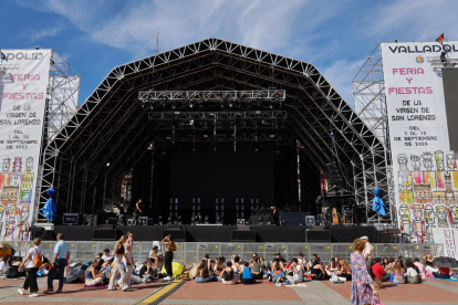 Ambiente previo al concierto de Rels B en Valladolid. / FiestasVLL