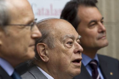 Jose Montilla, en primer término, junto a Jordi Pujol y Artur Mas, en abril del 2011.-Foto: ALBERT BERTRAN