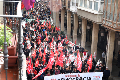 Manifestación en Palencia de CCOO y UGT en defensa de la democracia. ICAL