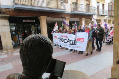 Manifestación en Soria de CCOO y UGT en defensa de la democracia. ICAL