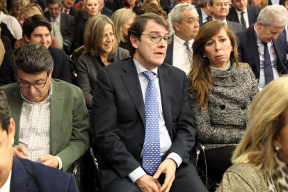 Fernández Mañueco, junto a AliciaSánchezCamacho, ex presidenta del PP catalán.-ICAL