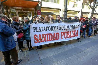 Imagen de archivo de una manifestación a favor de la sanidad pública en Valladolid-J.M. Lostau