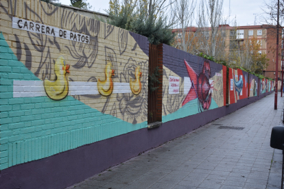 Mural 'La Esgueva imaginada' en la calle Cigüeña del barrio Pajarillos. -TWITTER