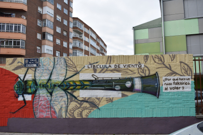 'Libélula del viento', mural del artista Nano Lázaro en el barrio Pajarillos. -TWITTER