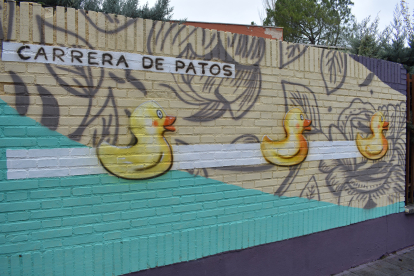 'Carrera de patos', mural del artista Nano Lázaro en el barrio Pajarillos. -TWITTER